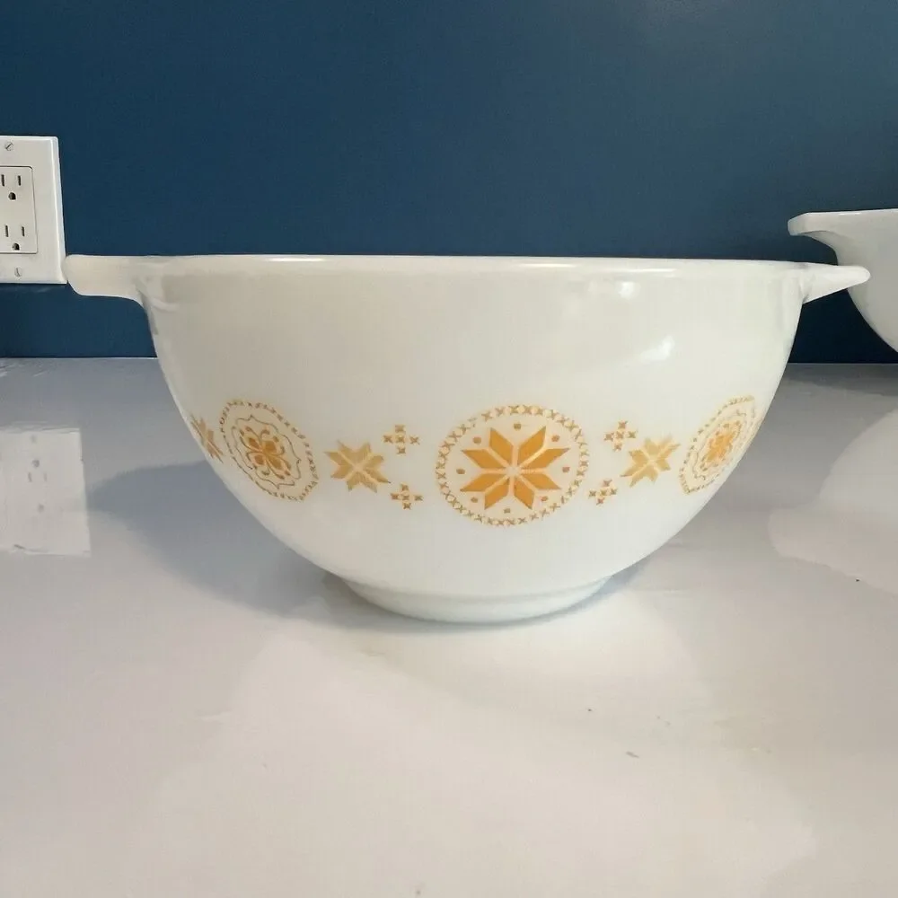 Vintage Pyrex Town & Country Cinderella Mixing Nesting Bowls #441 & 444 USA